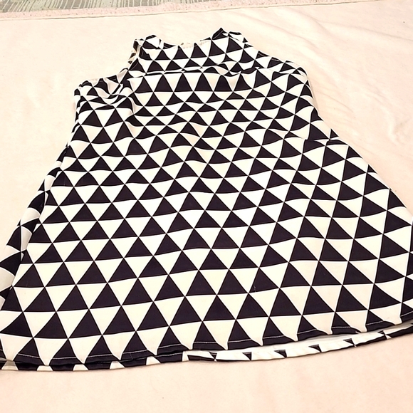 Black & White Super Cool Dress - Picture 3 of 6